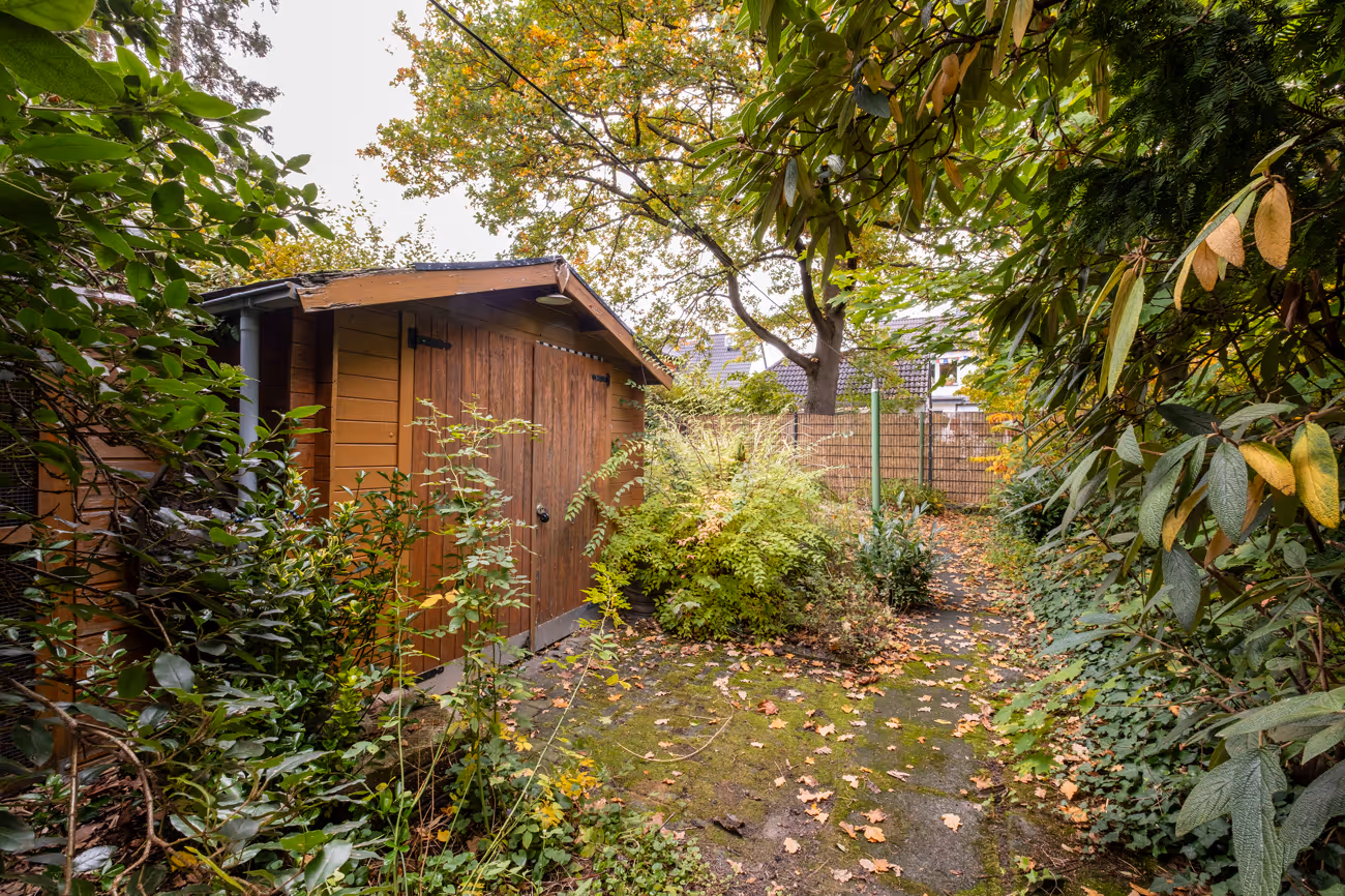 Gartenidylle mit charmantem Häuschen