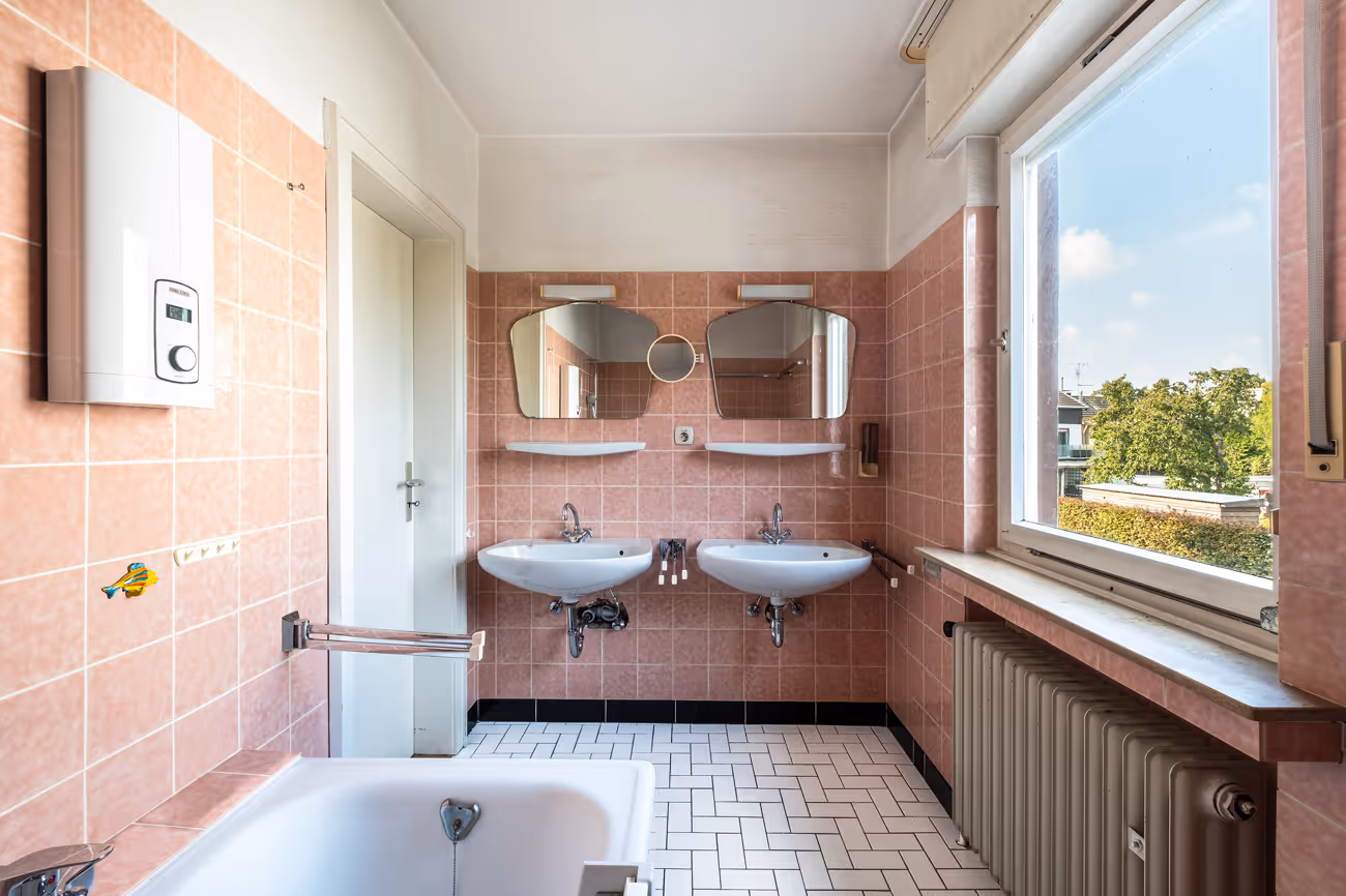 Badezimmer mit Tageslicht