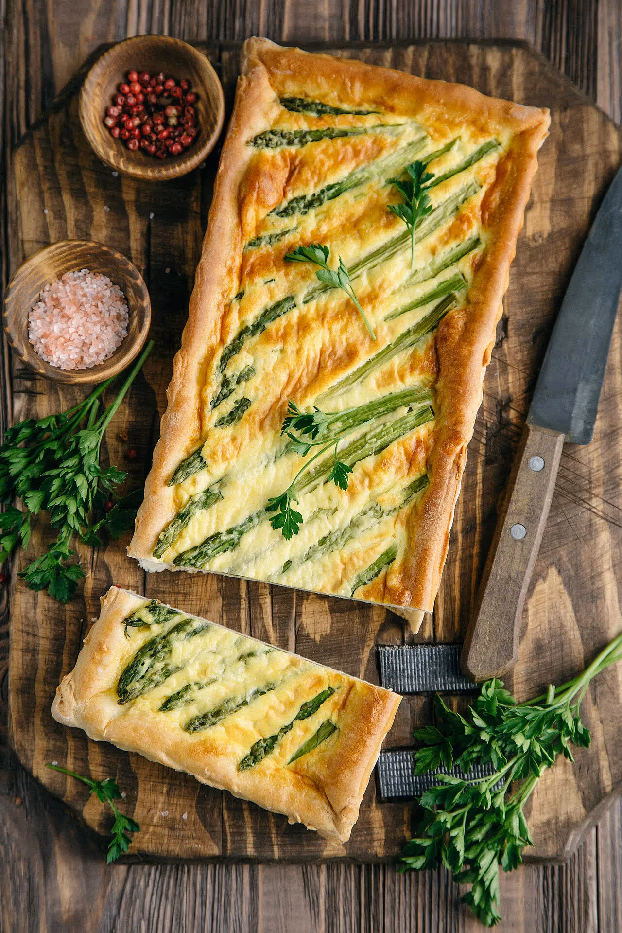 Spargelquiche in länglicher Quicheform