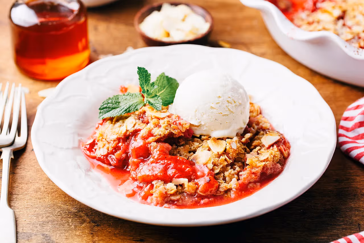 Rhabarberkompott mit Vanilleeis Rezept zur Rhabarbersaison