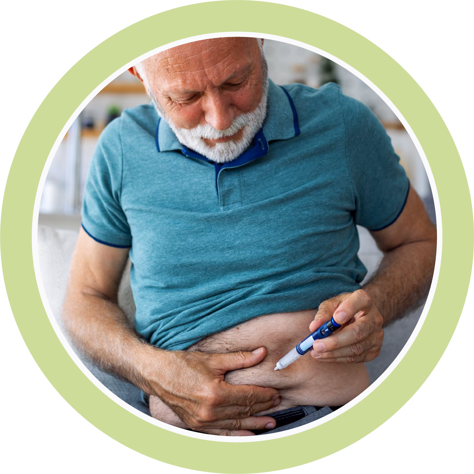 Elderly man with white beard injecting insulin into his abdomen.