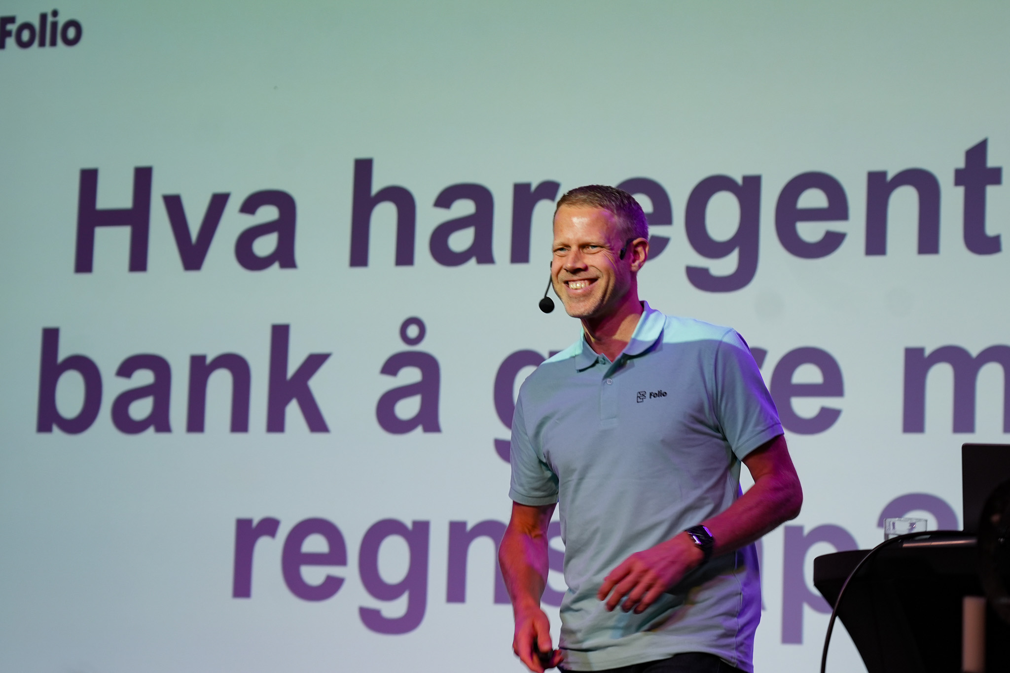 image of brainstorming session with sticky notes (for a b2b saas)