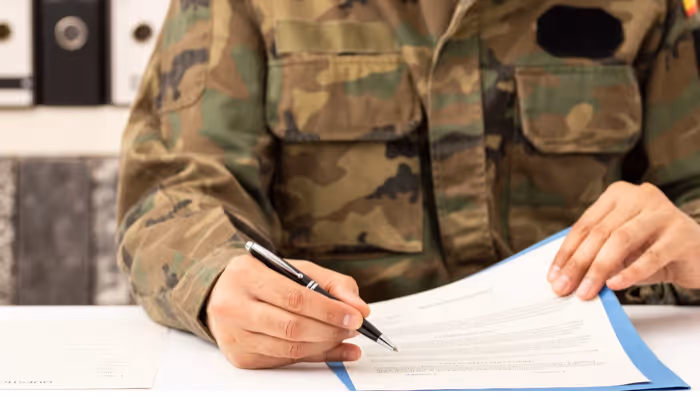 Non-renouvellement de contrat militaire : quels sont vos droits et recours face à l'institution ?