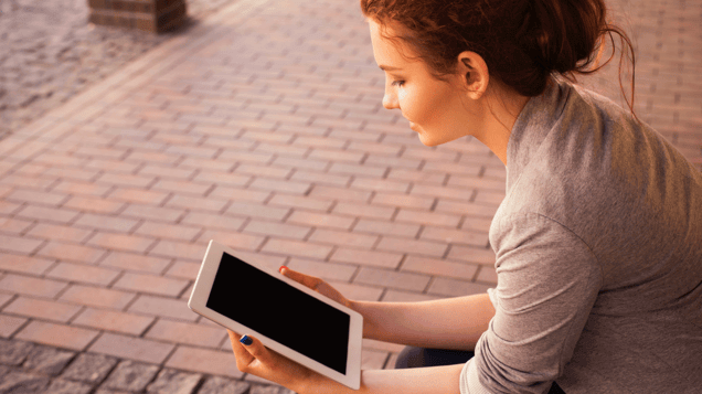 woman_reading_information_on_tablet