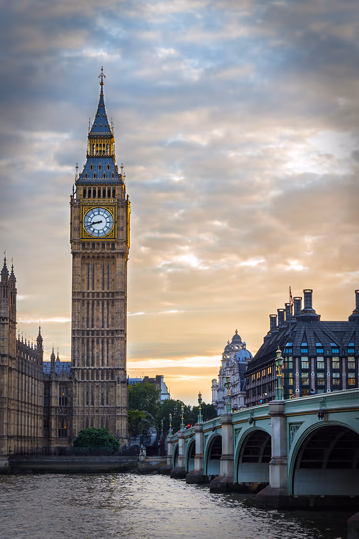 London skyline with Big Ben at dusk