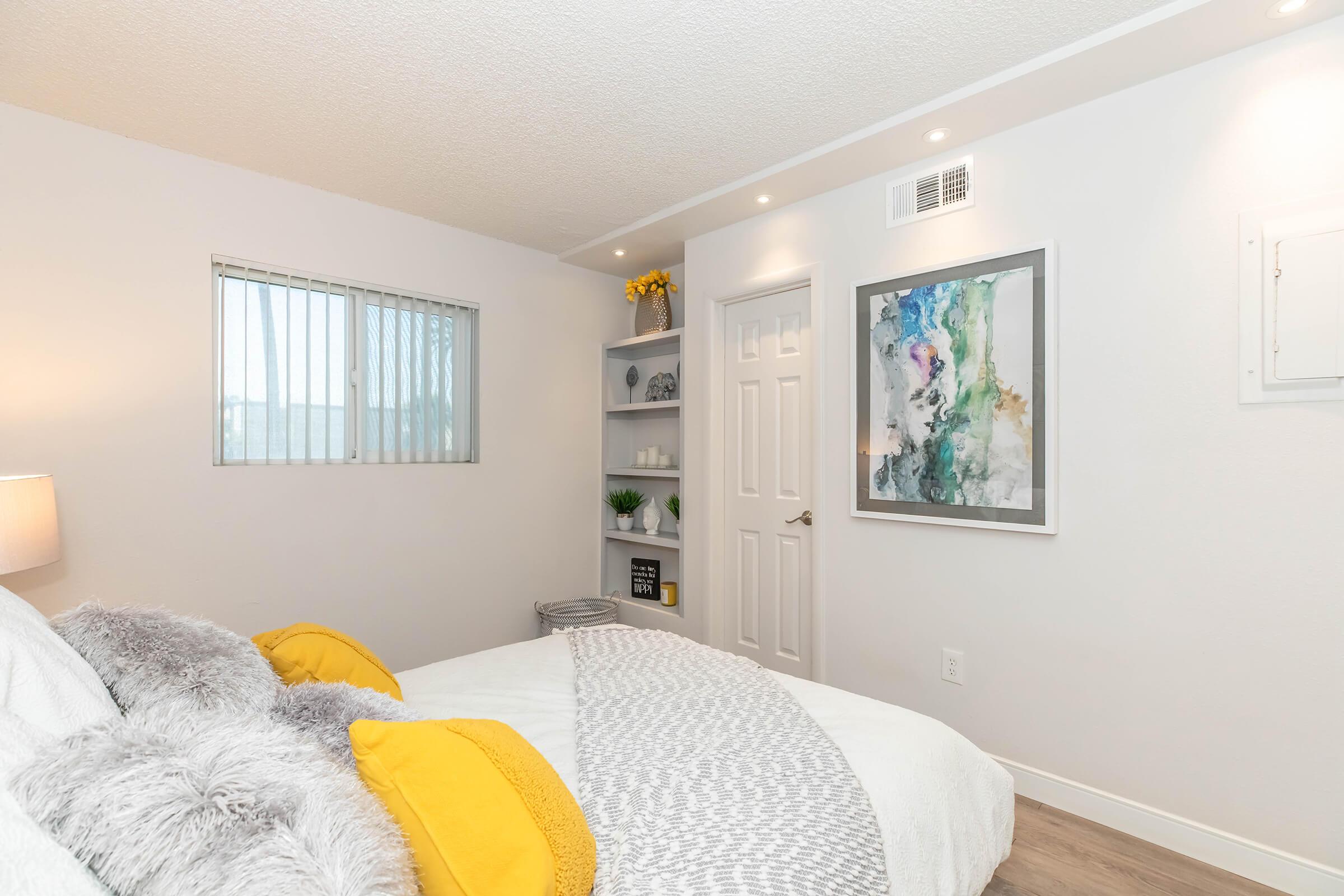 One bedroom with bed in bedroom