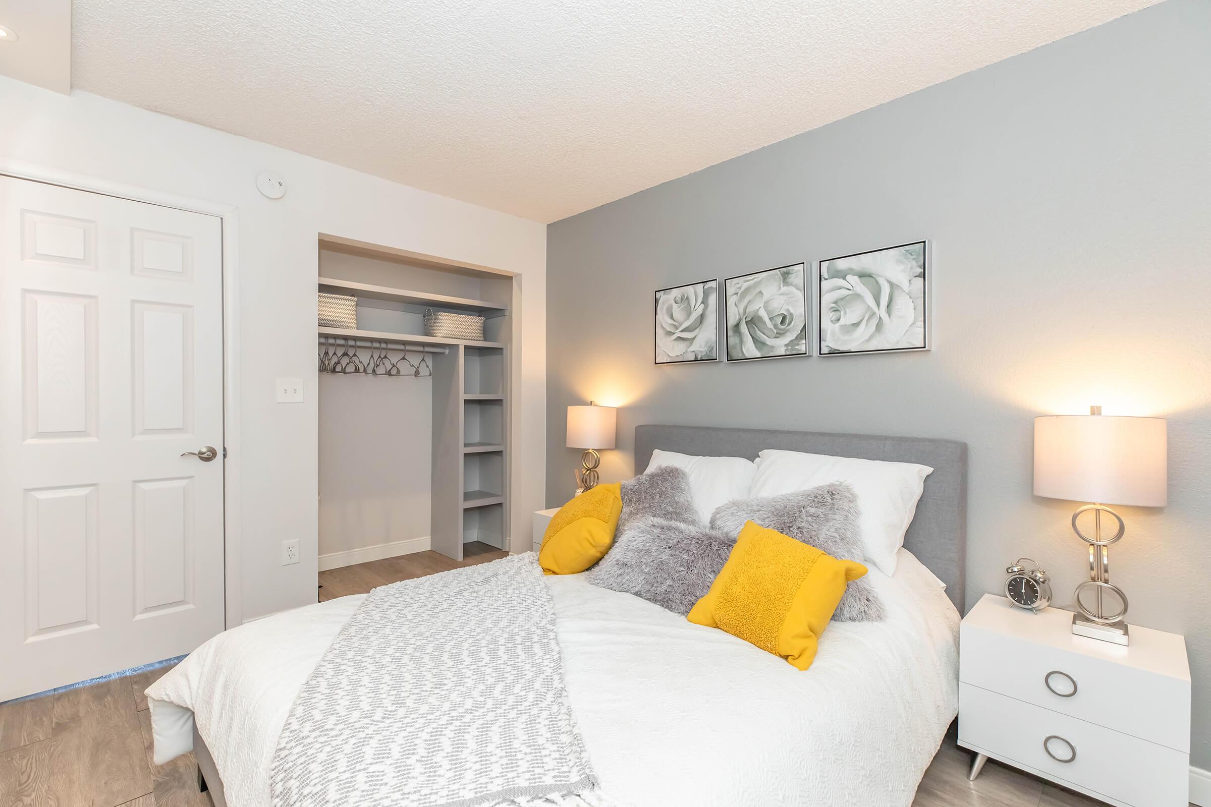 One bedroom with bed in bedroom