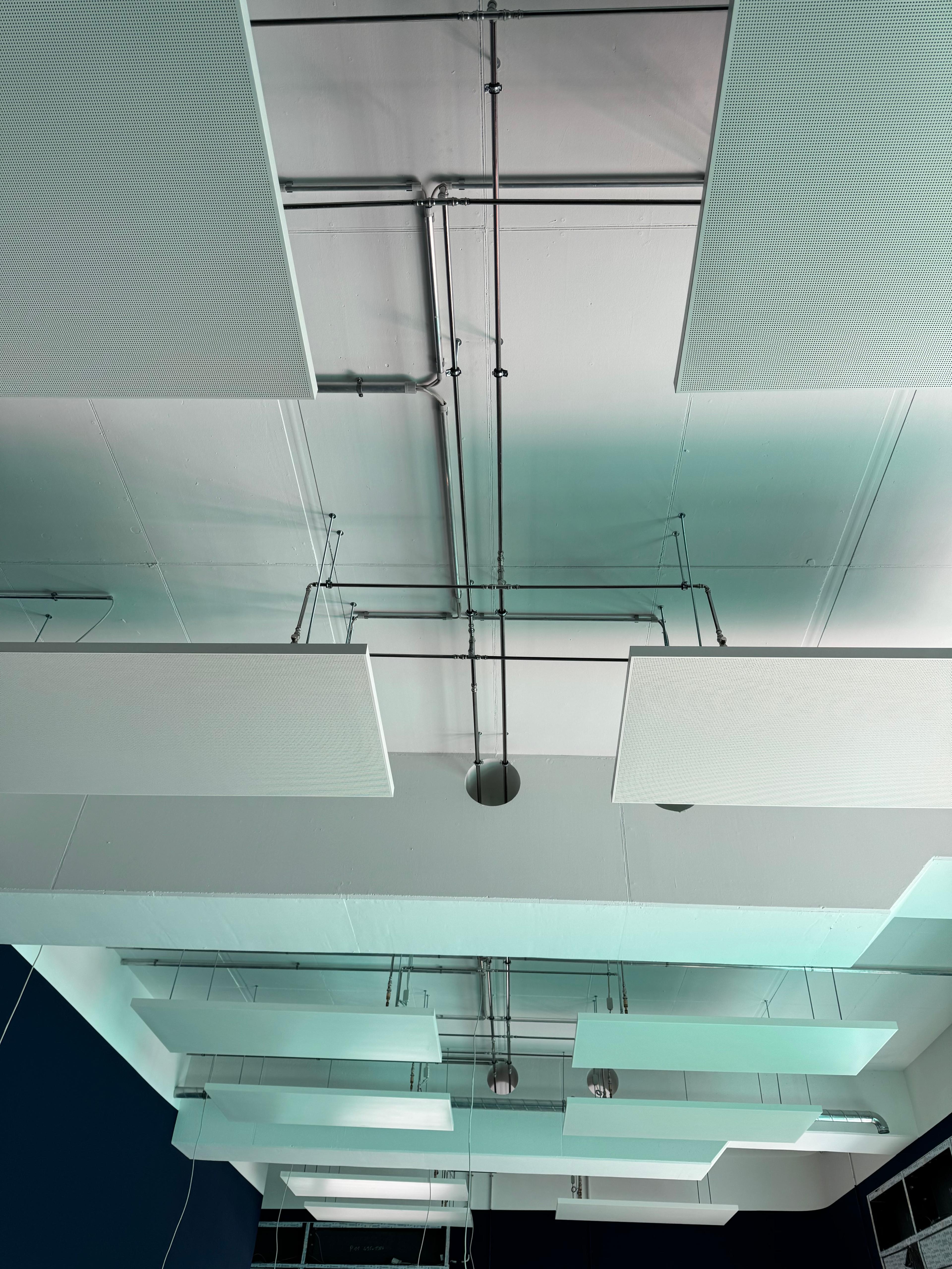 Deckensegel im Innenraum der Seeger Gewerbefläche (Referenzprojekt)