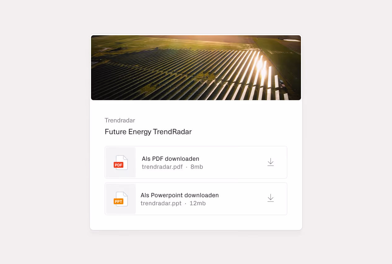 Luftaufnahme eines großen Solarparks bei Sonnenuntergang mit Download-Optionen für Future Energy TrendRadar als PDF und PowerPoint.