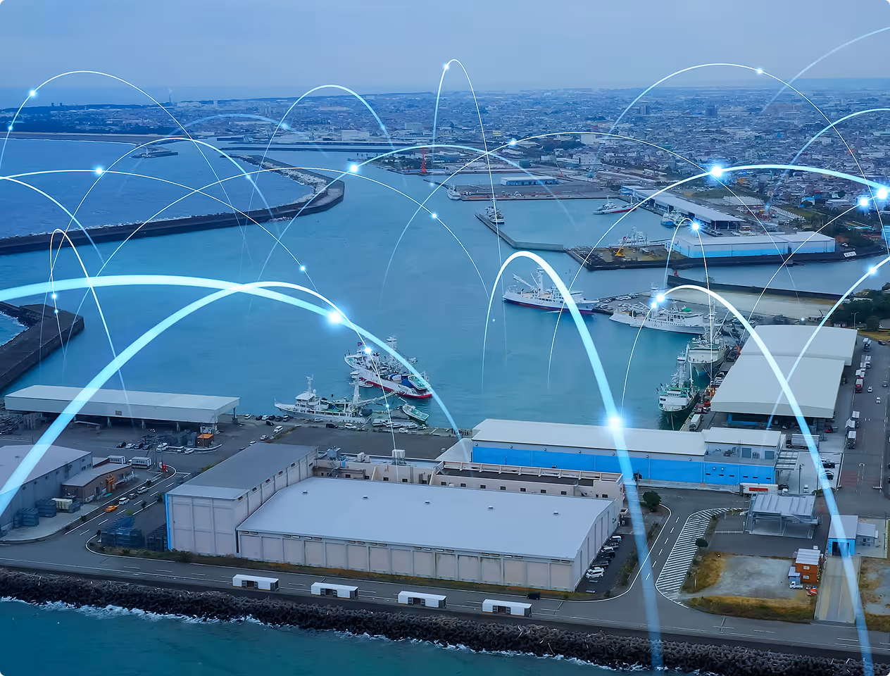 Hafen mit Schiffen und digitalen Verbindungslinien, die Vernetzung und Logistik symbolisieren.