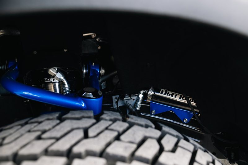 Fabtech Dirt Logic coilover and blue control arms installed on a Ford Bronco