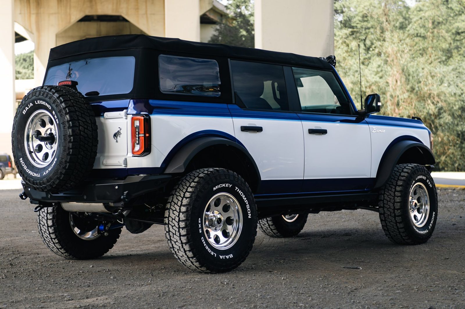 2022 Ford Bronco with Fabtech 4 inch Dirt Logic coilover lift on 35 inch tires, Nashville