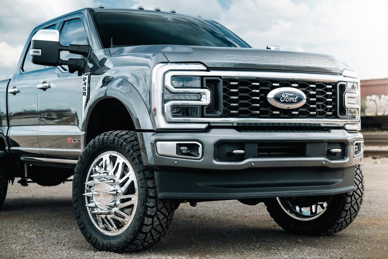 Front wheel and stance of a lifted Ford F-450 Platinum
