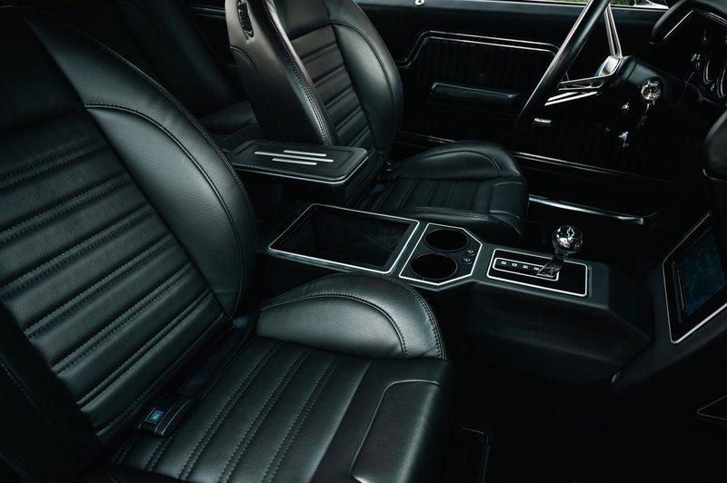 Custom console with screen, cupholders and armrest in a 1972 Chevelle