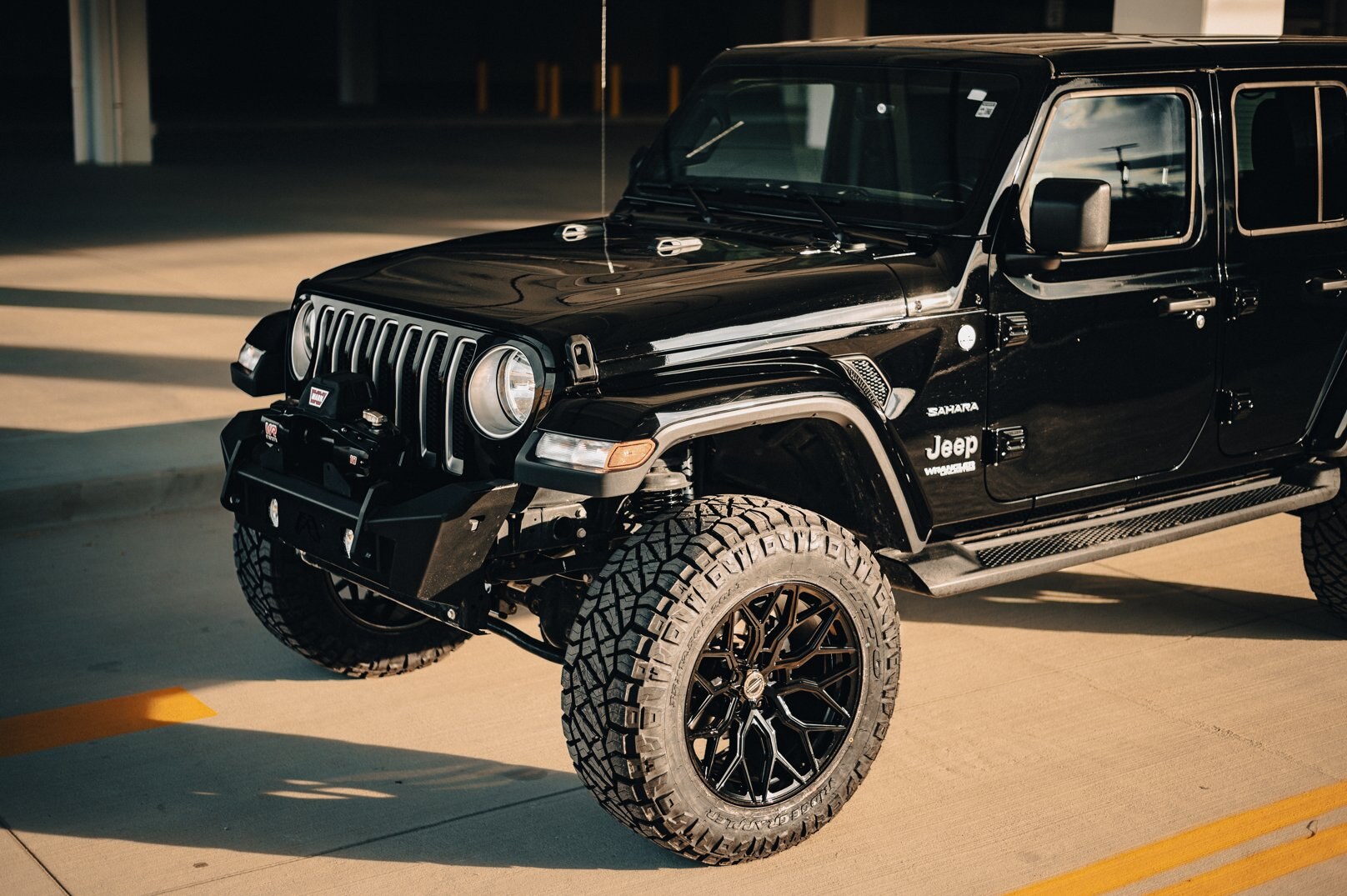 2020 Jeep Wrangler Sahara with a Fab Fours stubby front bumper and Warn VR EVO 10 winch