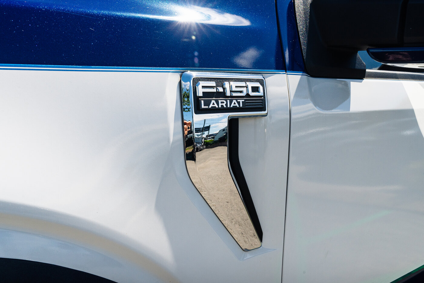 Chrome F-150 Lariat fender script set into the white centre section of a retro two-tone wrap