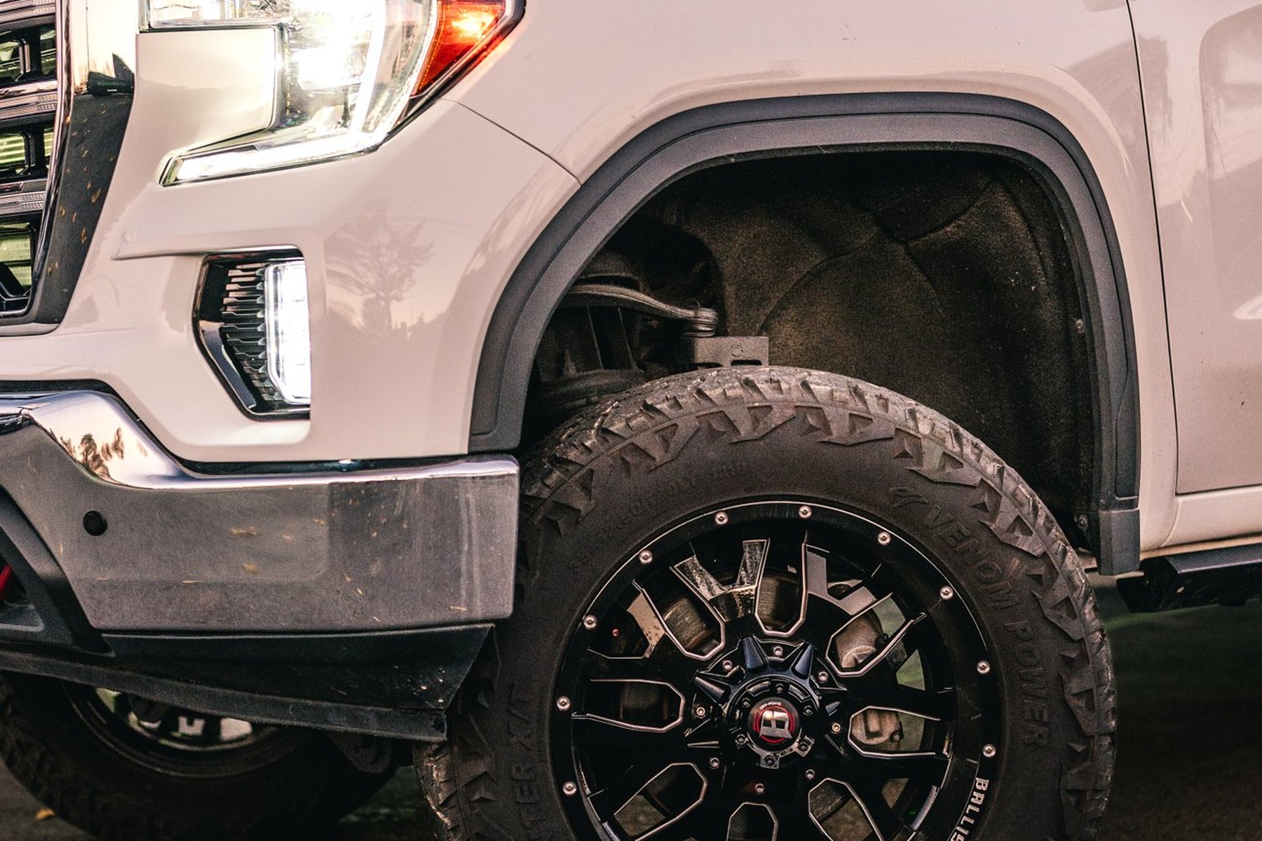 Ballistic wheel on a 35-inch Venom Power Terra Hunter tire, 2019 GMC Sierra
