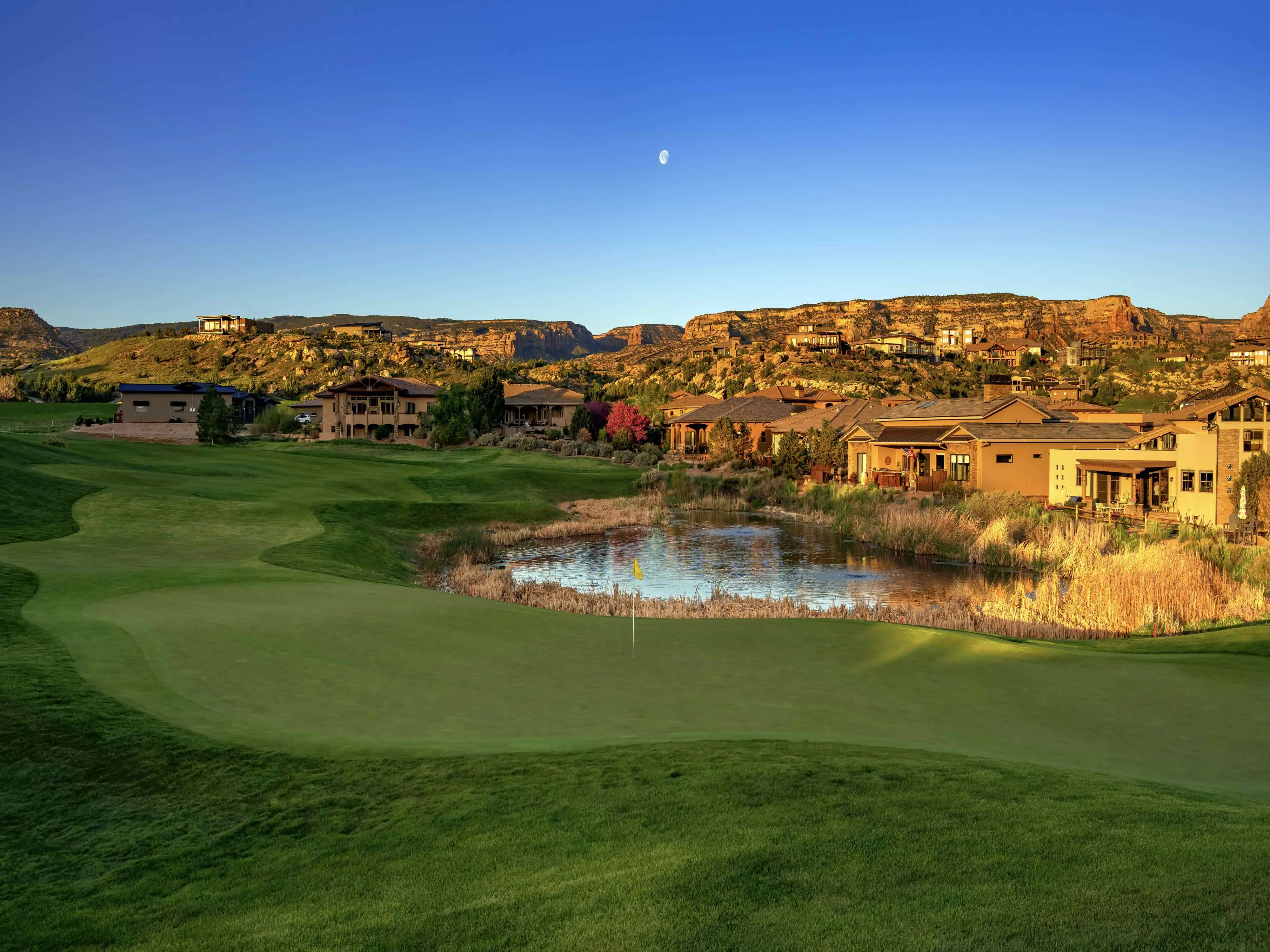 Luxury home accommodations near a golf course enhancing wedding guest experiences