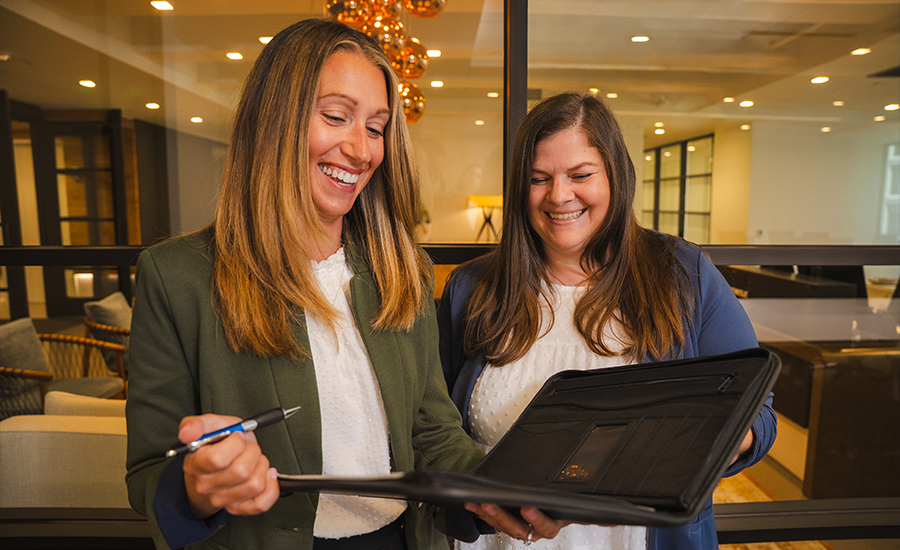 two female Bassford Remele attorneys working together | Lawrence & Schiller Creative Case Studies - Bassford Remele