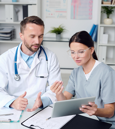 UK private GP clinician in 1-1 advisory consultation session