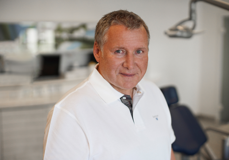 Porträt von Prof. ucz. Dr. med. dent. Dieter Eberhard