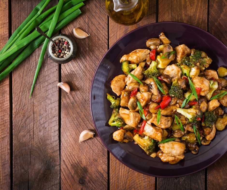 Healthy chickpea & veggie stir-fry recipe prepared as part of the SheMed UK nutrition plan.