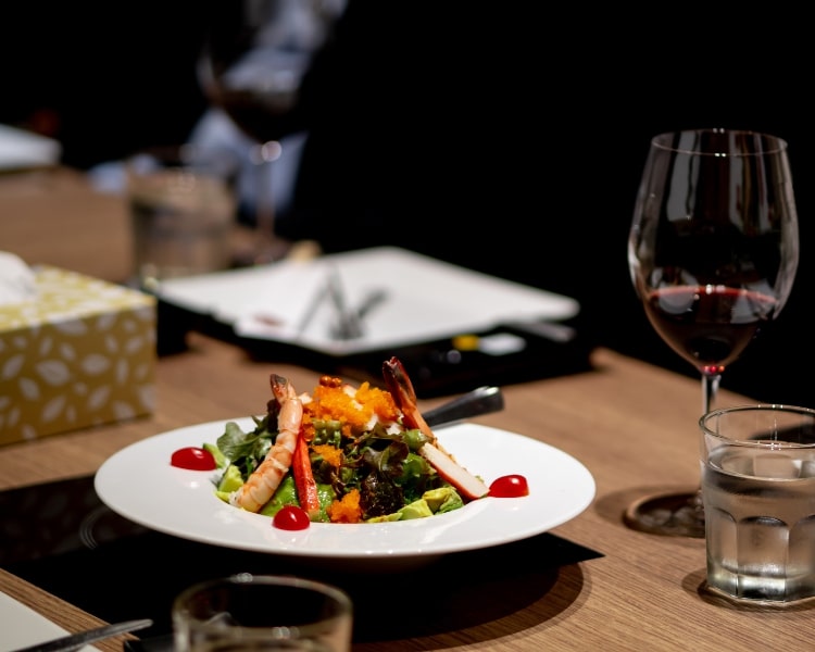 Dining Out Made Easy article cover from SheMed UK health library.