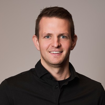 [headshot] image of satisfied student using a laptop