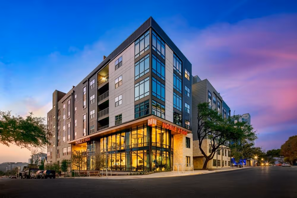 2500 Noble