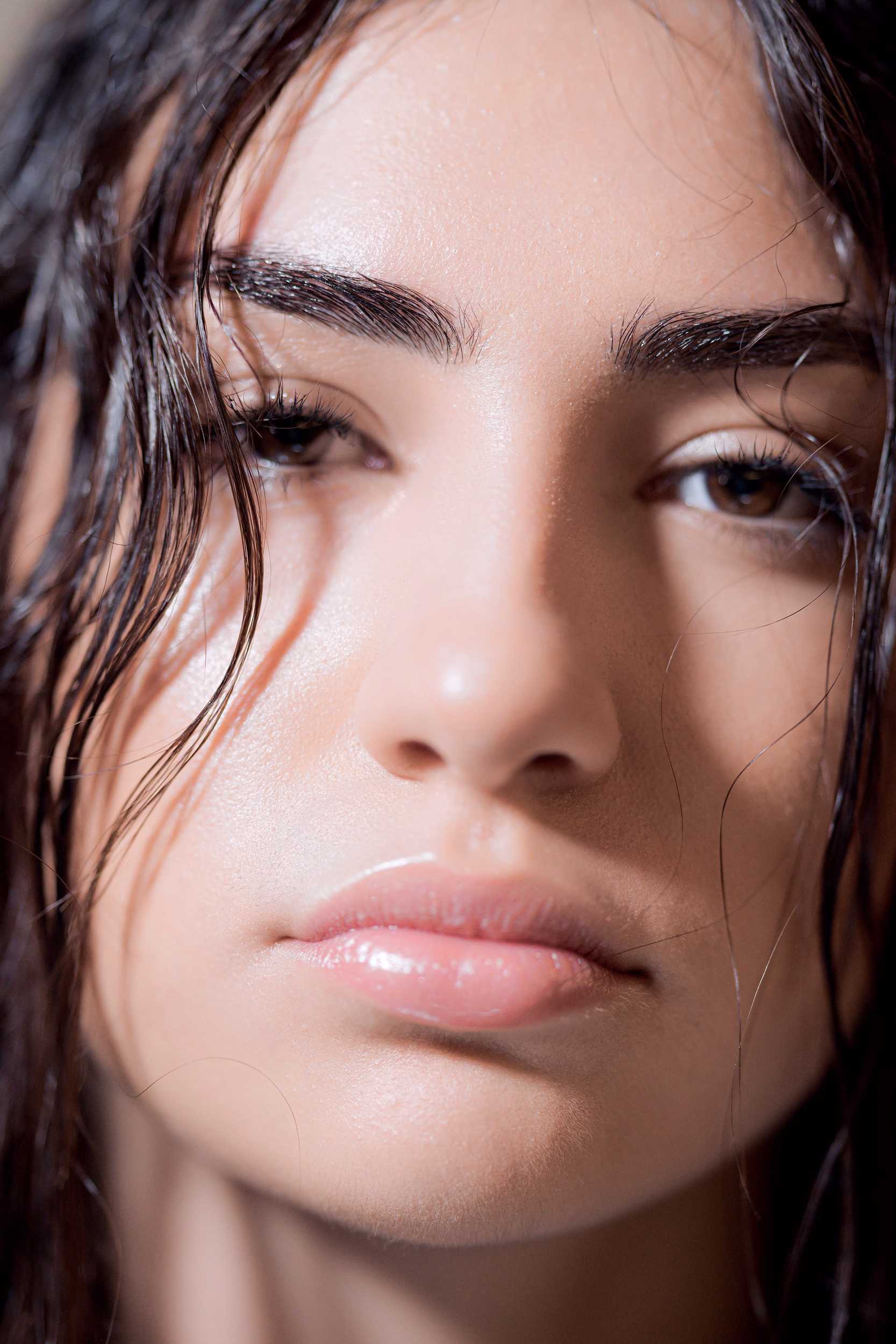 Ritratto di beauty per prodotti per sopracciglia Crisitna Angeli