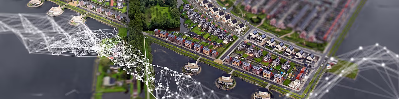 Luchtfoto van een woonwijk met huizen en boten, overlegd met witte netwerklijnen die het energienetwerk symboliseren.