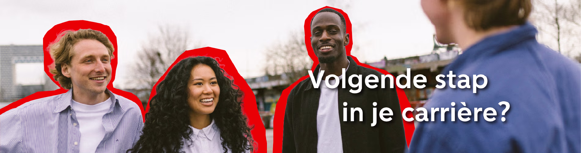 Vier jonge professionals in gesprek buiten, drie personen zijn omcirkeld in rood met tekst over carrièrestappen.