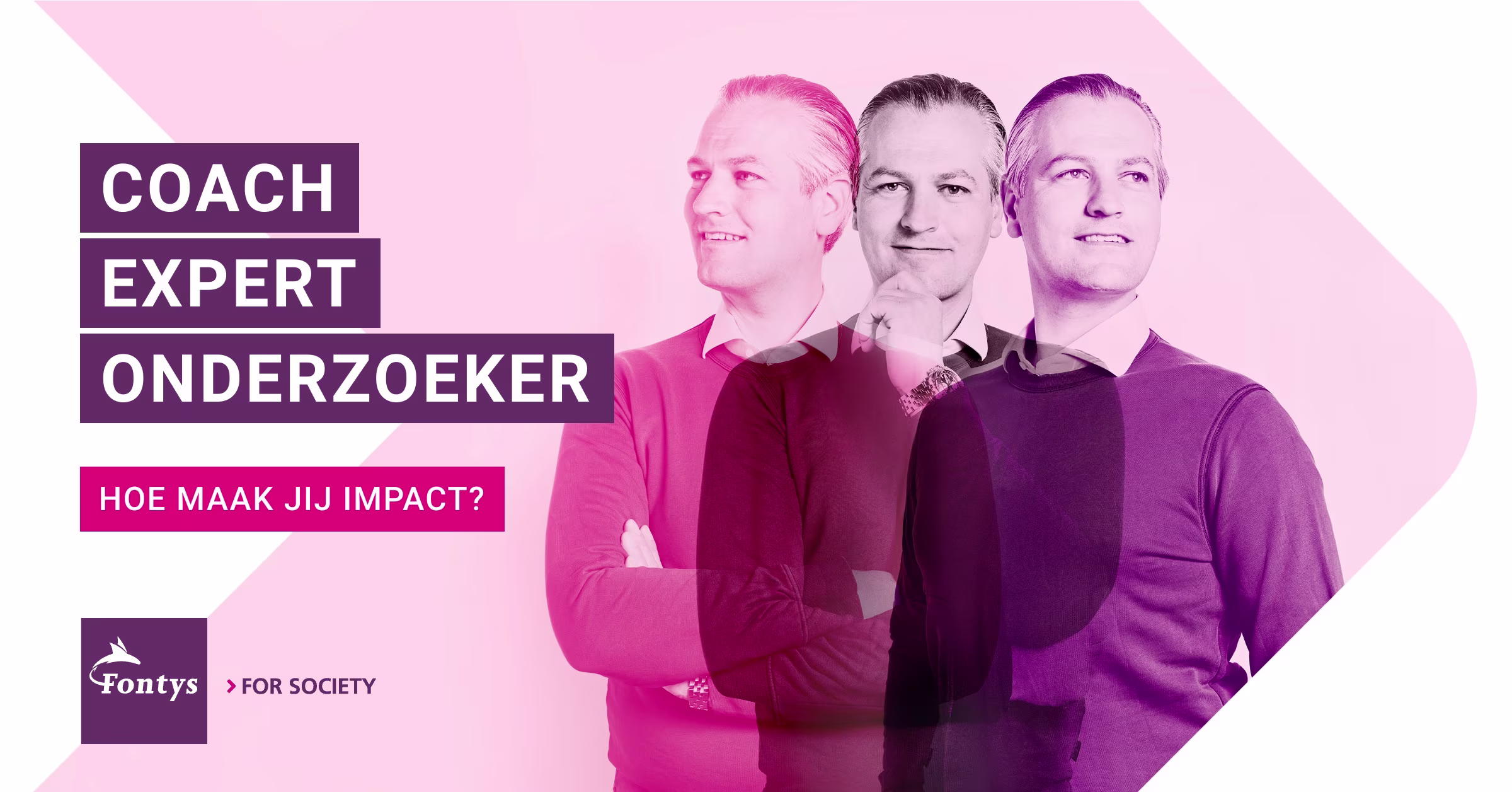 Drie mannen in zakelijke kleding staan met gevouwen armen, getoond in roze en paarse tinten met tekst over coaching.