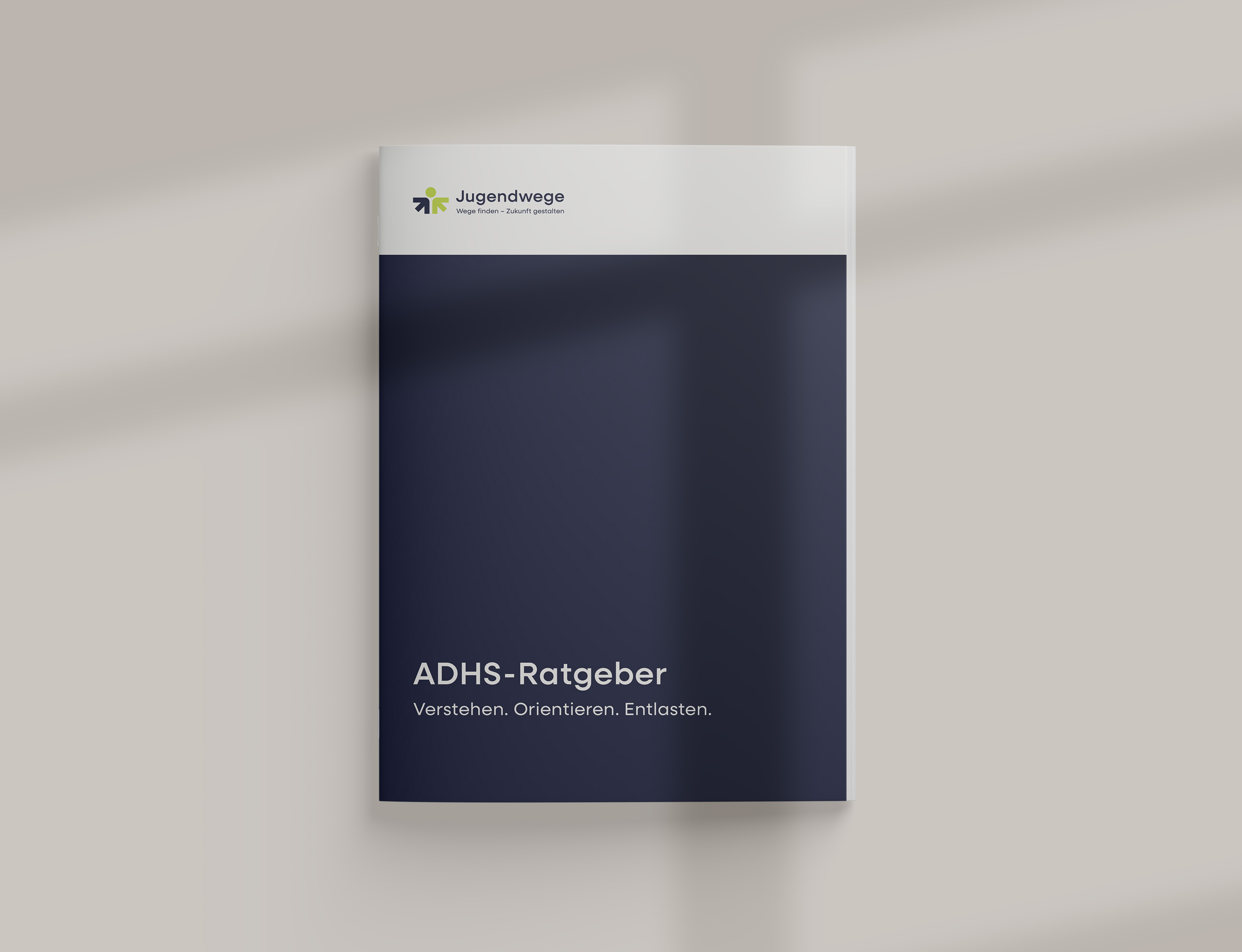 Broschüre mit dem Titel „ADHS-Ratgeber – Verstehen. Orientieren. Entlasten." mit dem Jugendwege-Logo auf hellgrauem Hintergrund