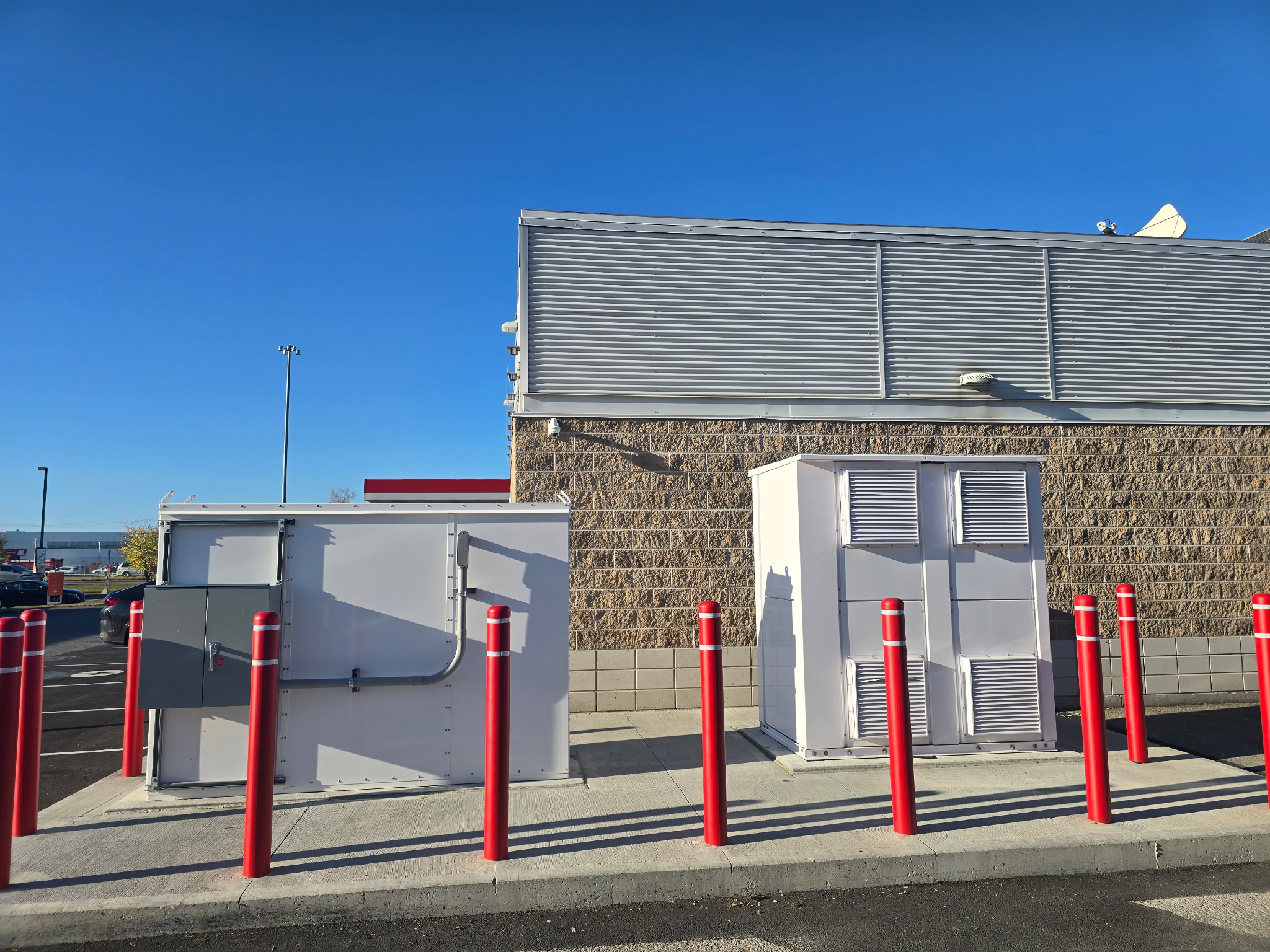 Armoires de puissance d'une borne de recharge rapide installées par Albo Électrique
