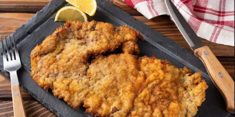 Milanesas caseras crocantes y doradas con limón