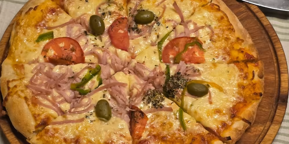 Receta de pizza argentina casera con masa esponjosa