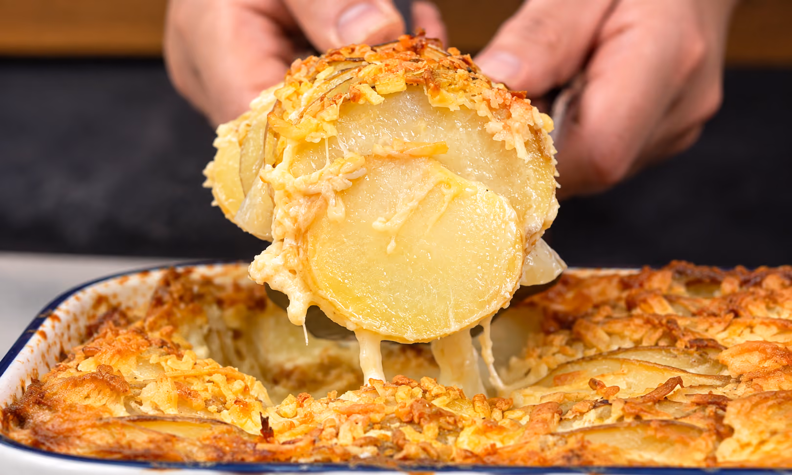 Papas a la crema gratinadas: cremosas, tiernas y con queso dorado en 1 hora