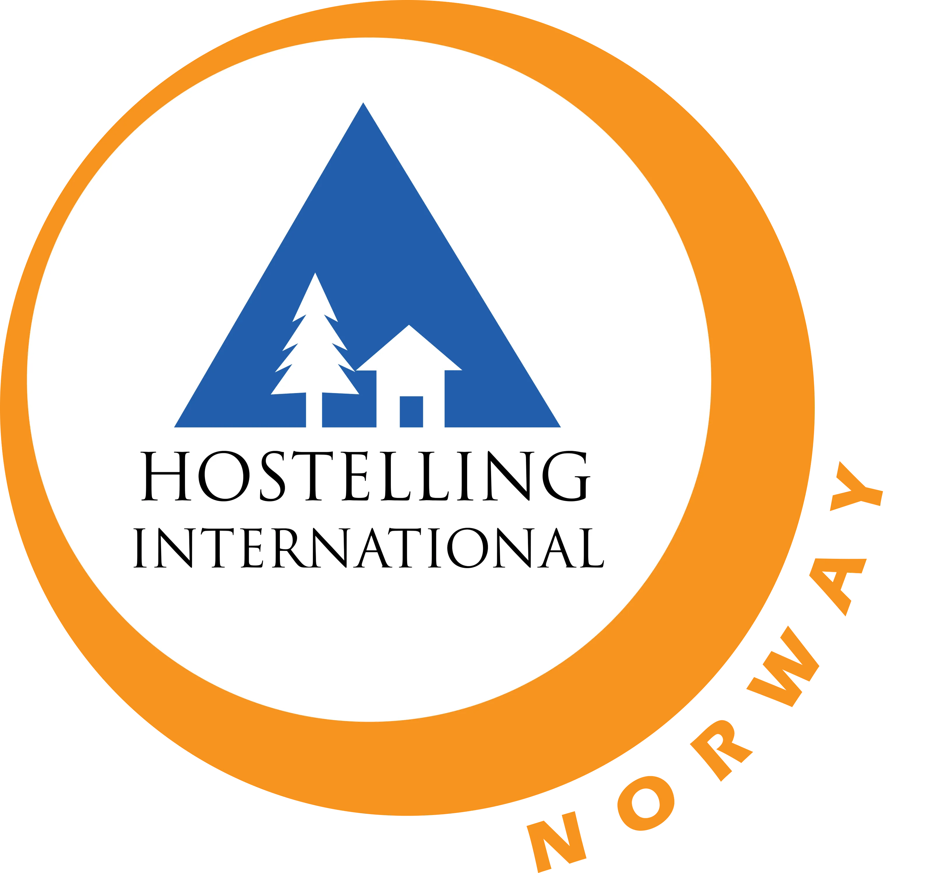 En blå trekant med et tre og et husikon, merket "Hostelling International", er omkranset av en oransje ring med ordet "NORWAY" nederst til høyre.