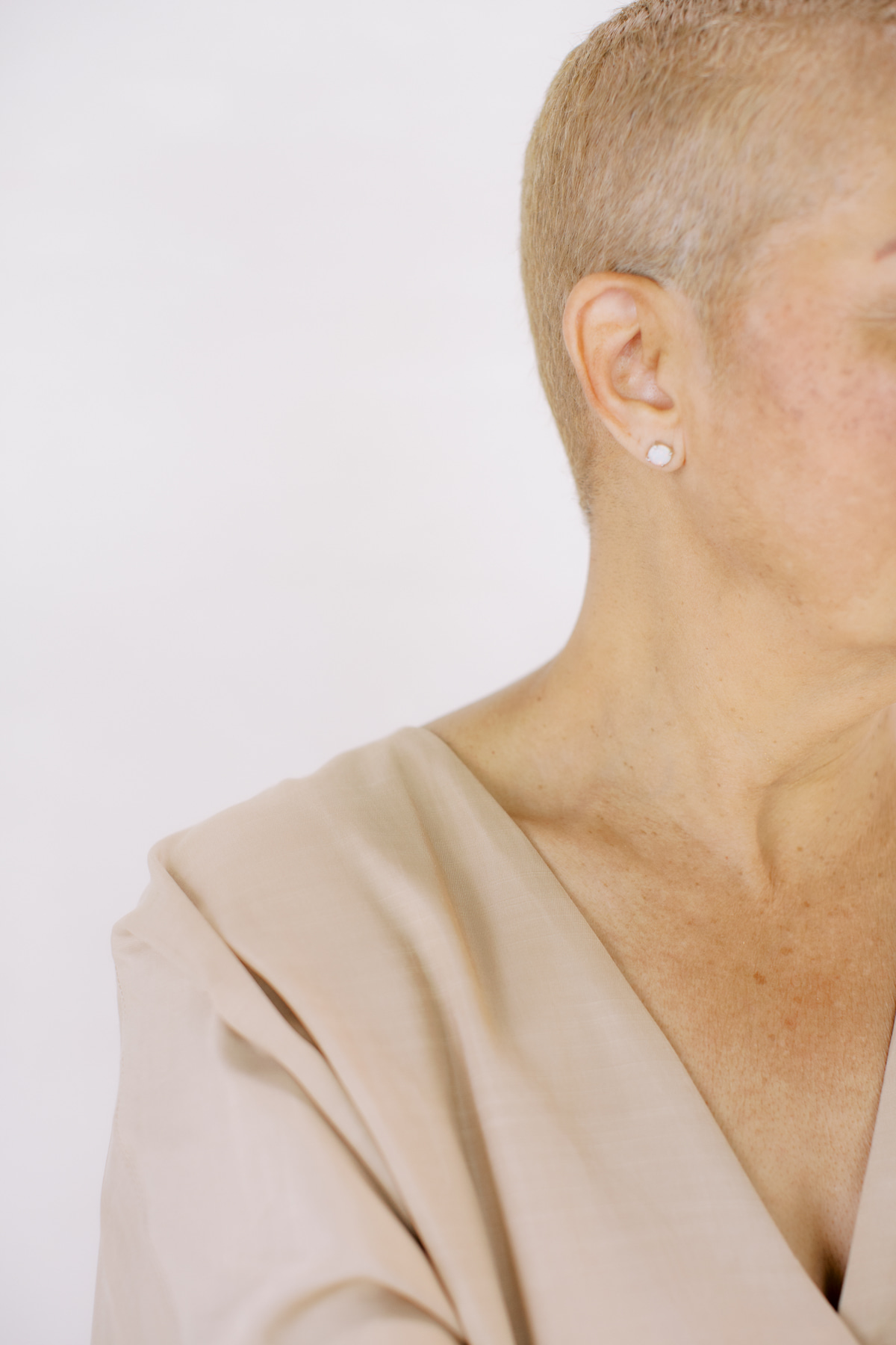 woman looking to the side of the camera so we can't see her face