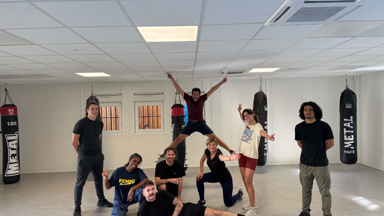 Enlever les cravates, enfiler les gants : Pourquoi la boxe est le Team Building ultime 🥊