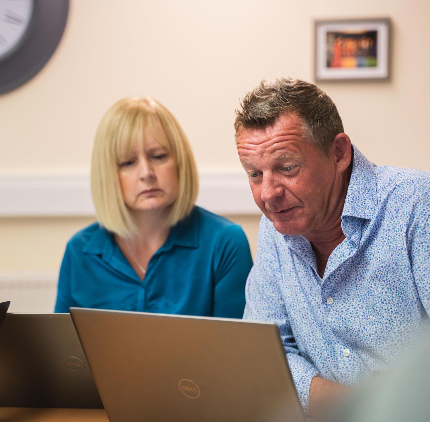 People having discussion 