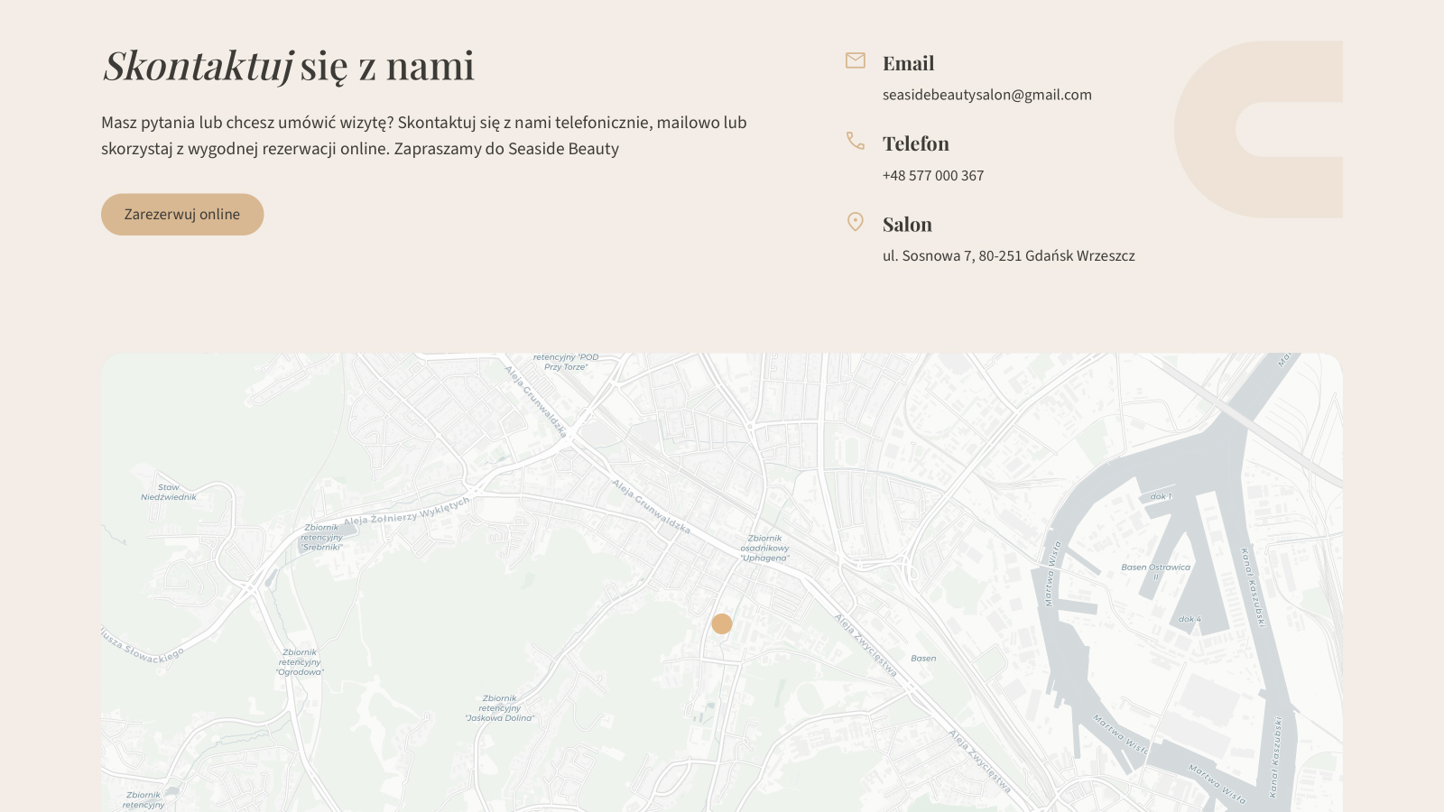 Sekcja strony salonu kosmetycznego Seaside Beauty z danymi kontaktowymi i mapą dojazdu