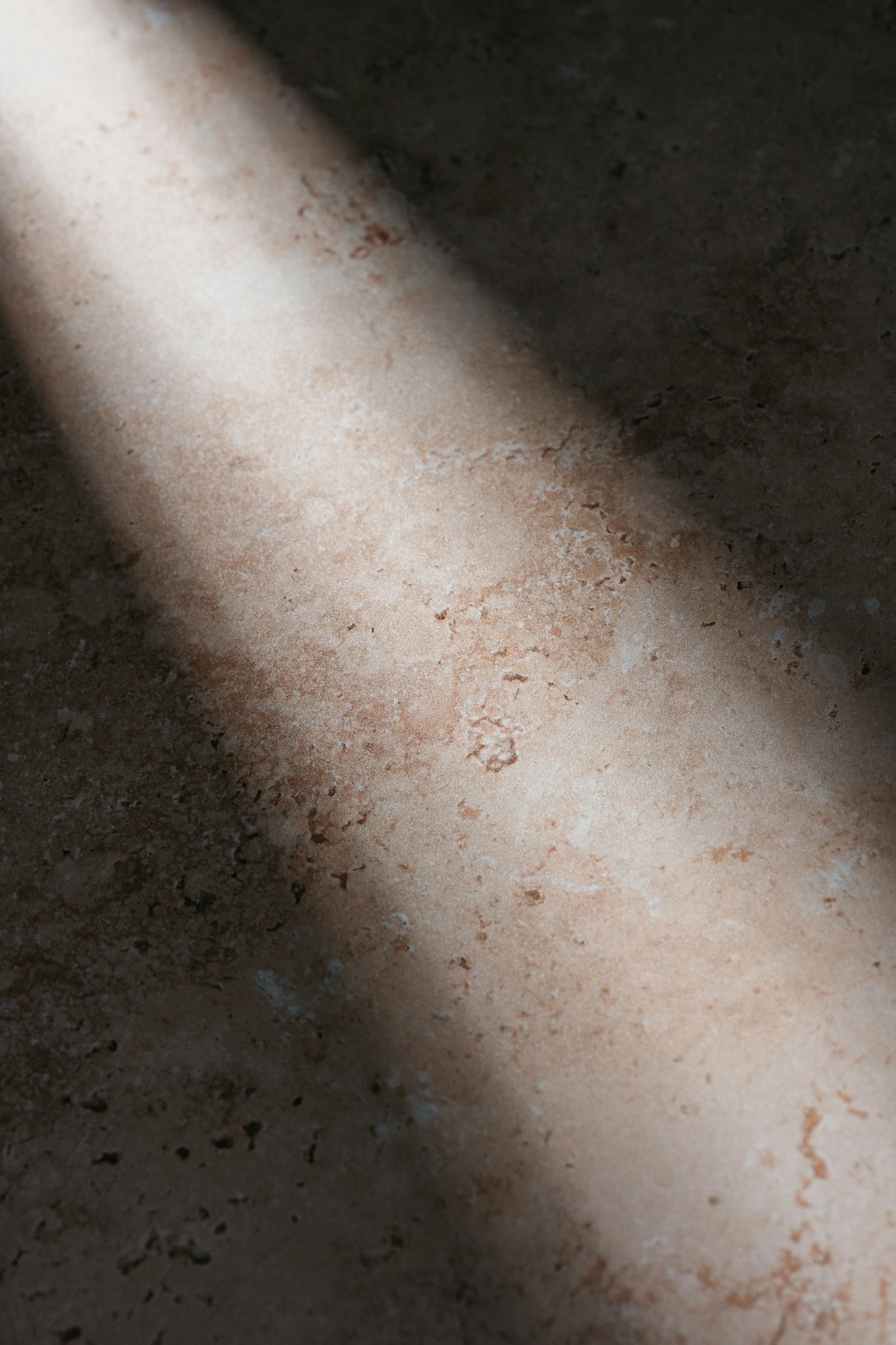 A Ray of Light Through the Crack