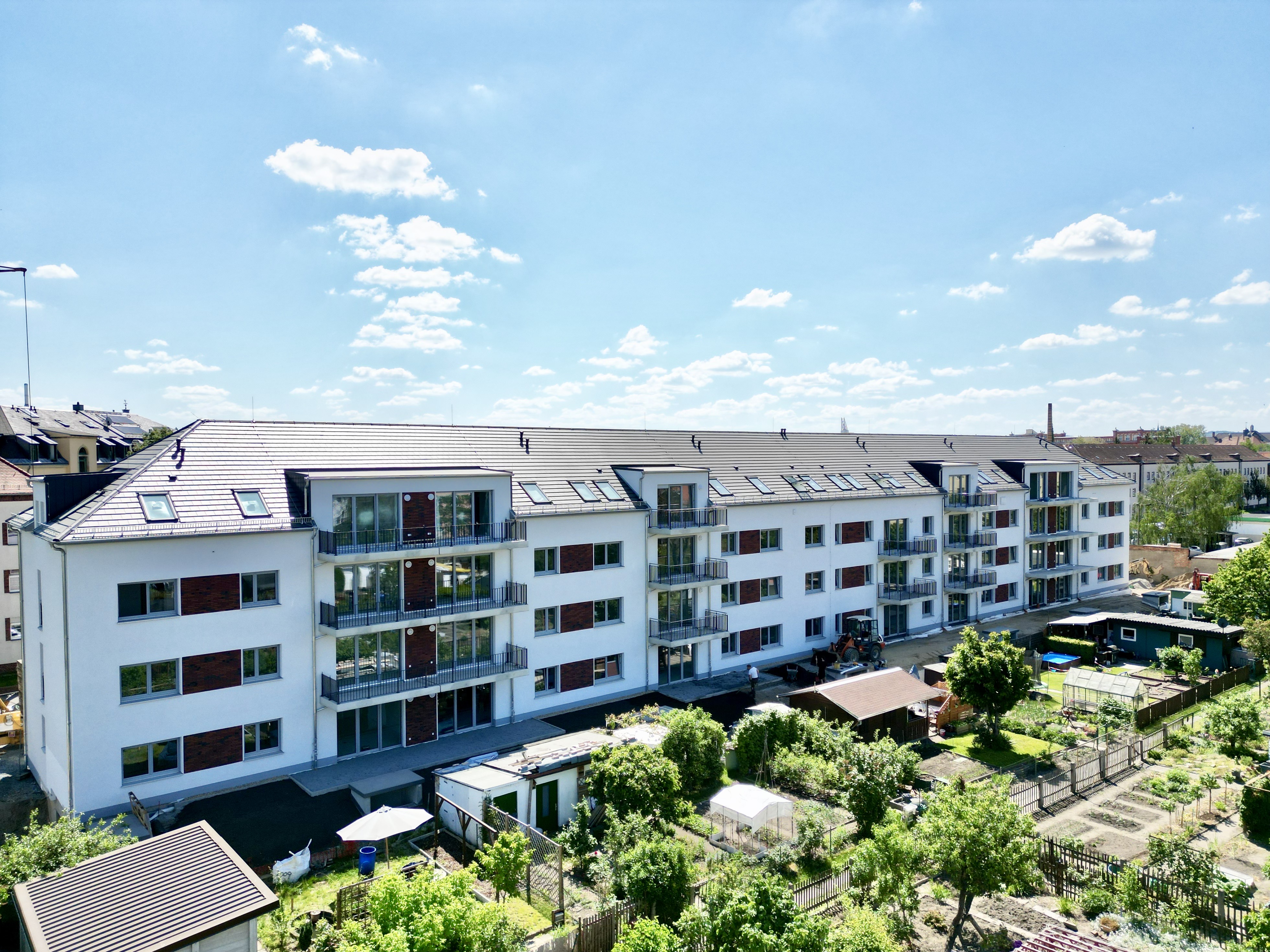 [background image] image of company office building exterior (for a public transportation company)