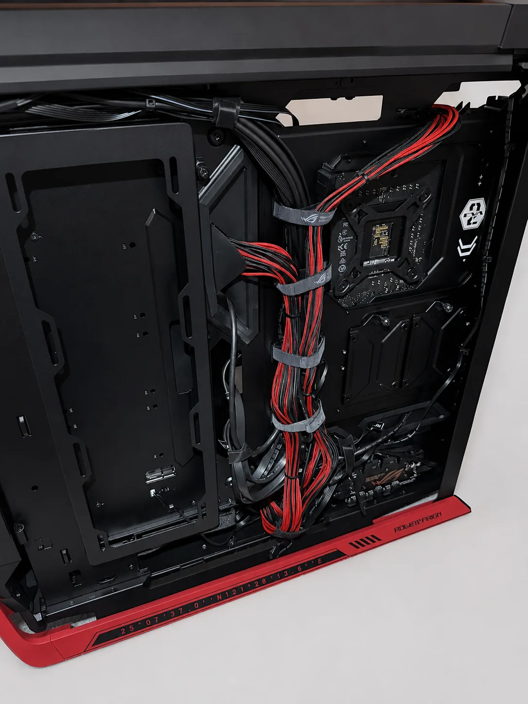 EVA-02 custom PC cable management behind the motherboard tray