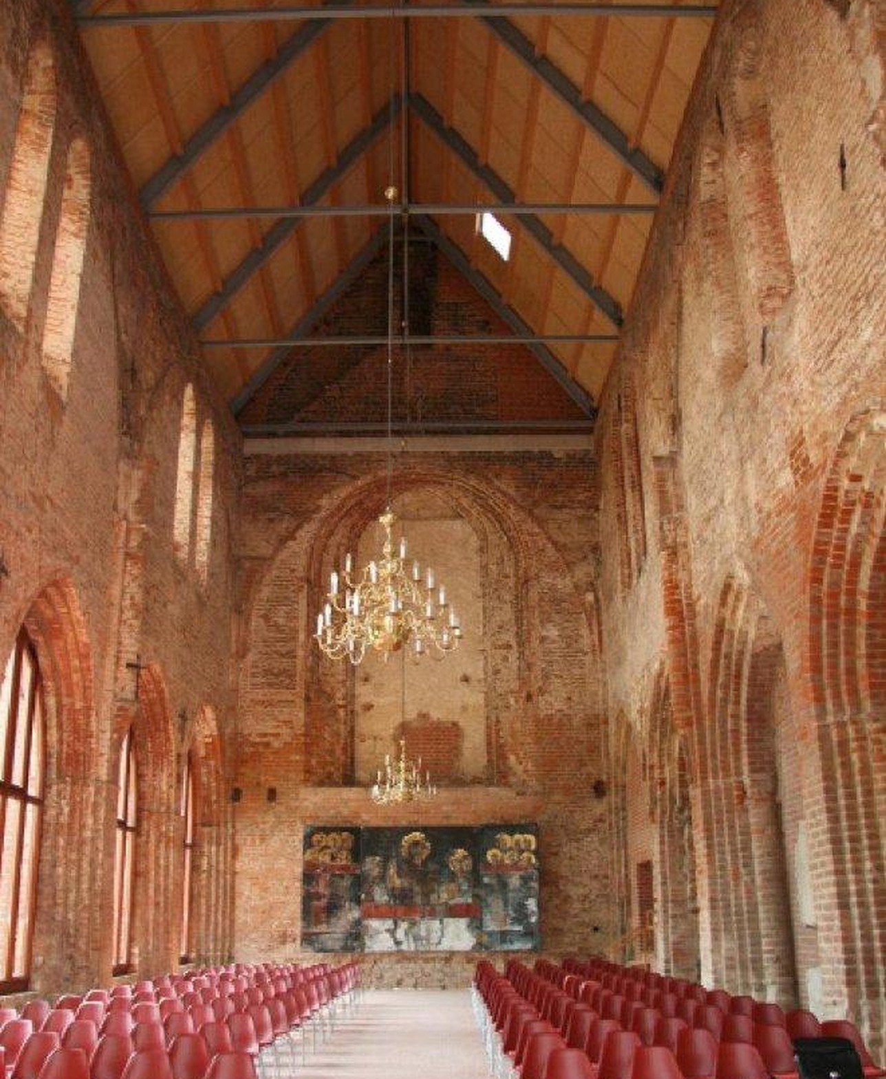 Mit dem Landesbaupreis ausgezeichnete textile Deckenlösung der Klosterkirche Dargun