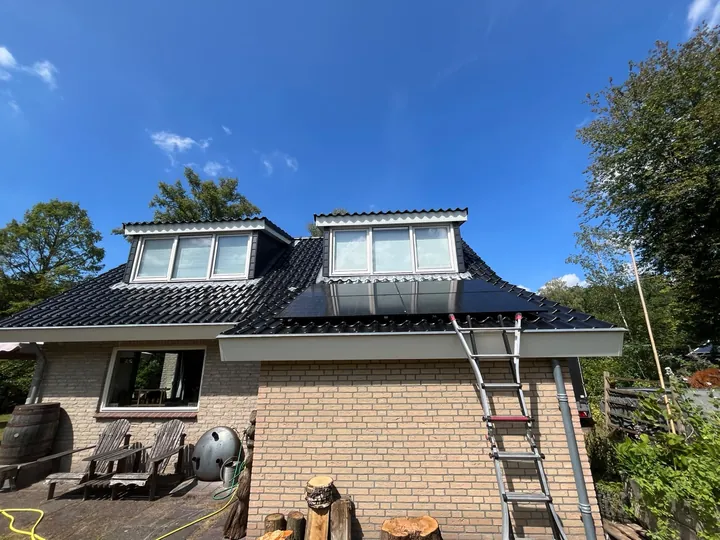 Woning met een zonnepaneelinstallatie van ABGTGREEN