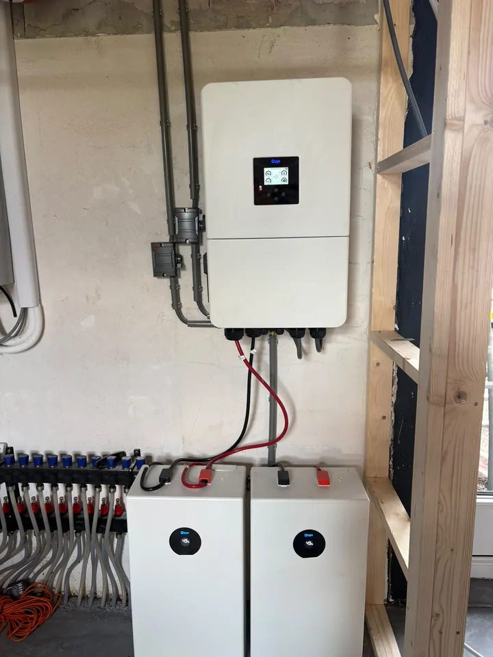Deye omvormer met twee thuisbatterijen, geïnstalleerd door ABGTGREEN