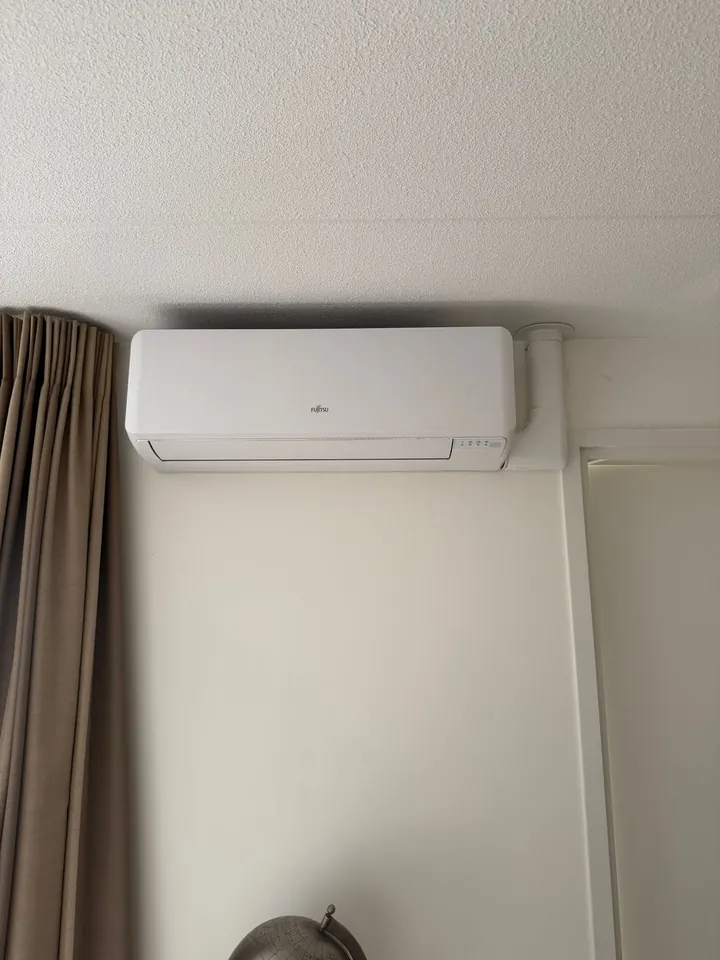 Fujitsu airco-binnenunit in een woning, geïnstalleerd door ABGTGREEN